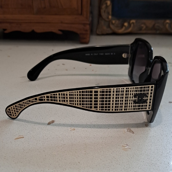 NWT CHANEL Black And Gold Sunglasses - Picture 4 of 12